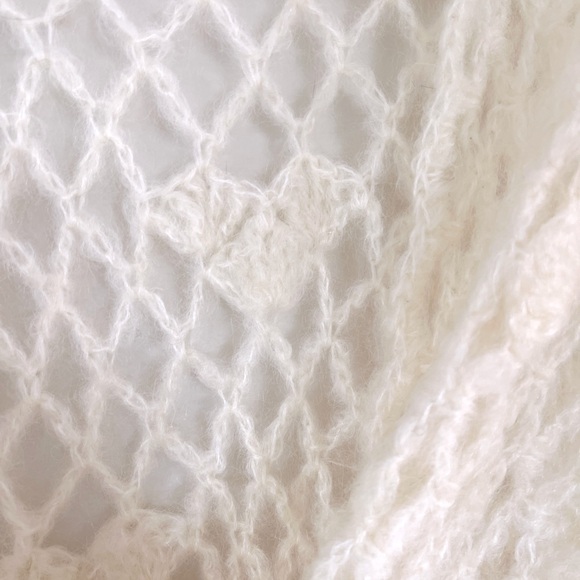 Vintage Knit Shawl Wrap With Heart Design - Picture 4 of 5